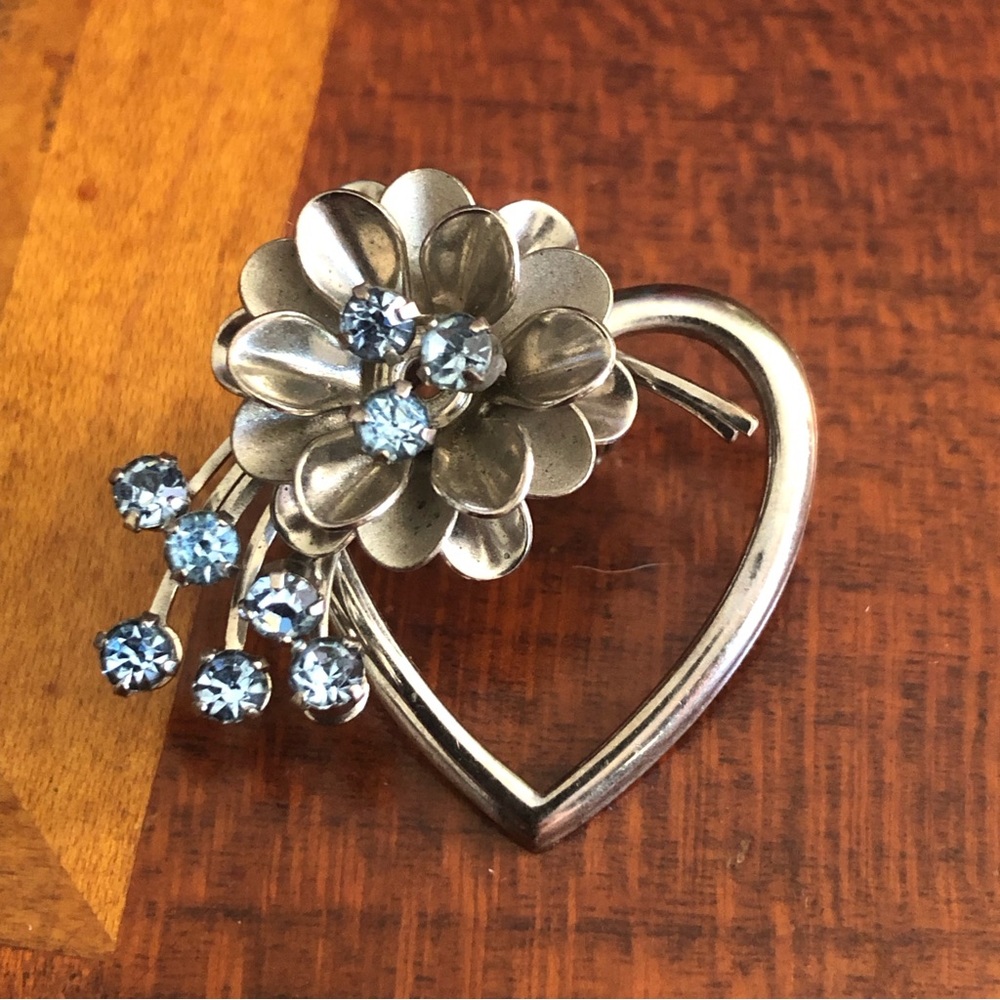 Vintage silver plated floral design blue stone brooch pin